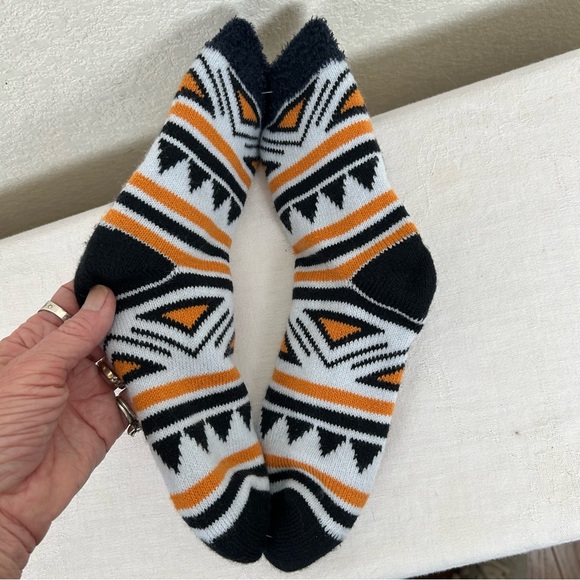 Woolrich Women New knit Slipper socks Fleece lined Boho Aztec Cowgirl NOT WOOL - Picture 3 of 6